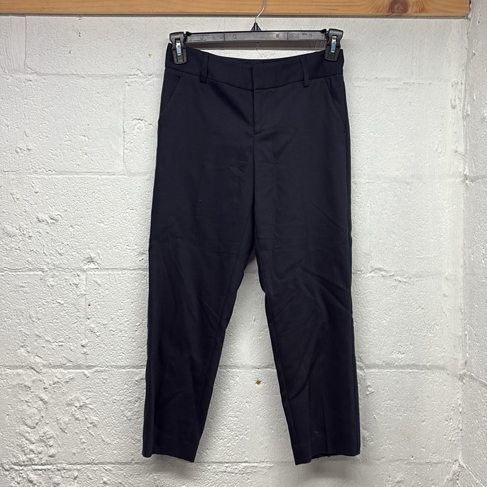 Alice and Olivia employed Black cropped work capris size 2 BLACK business casual